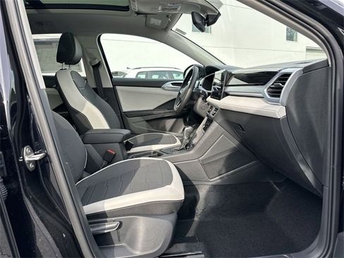 New 2026 Volkswagen Taos SE image 30