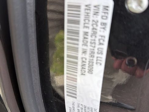 Used 2024 Chrysler Pacifica Premium FWD image 19