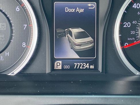 Used 2017 Toyota Camry SE image 16