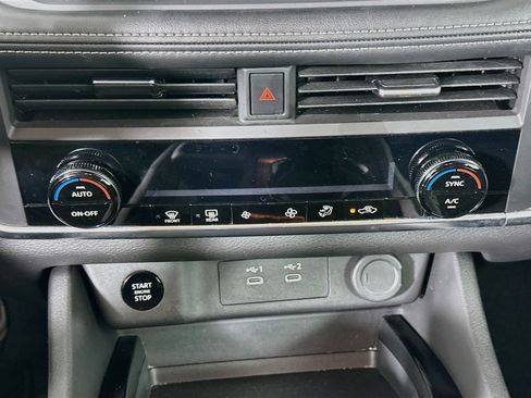 Used 2025 Nissan Rogue SV FWD image 22