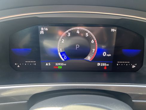 Used 2023 Volkswagen Tiguan SE w/ Panoramic Sunroof Package image 19