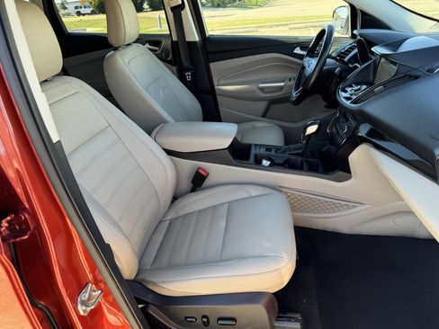 Used 2019 Ford Escape Titanium image 13