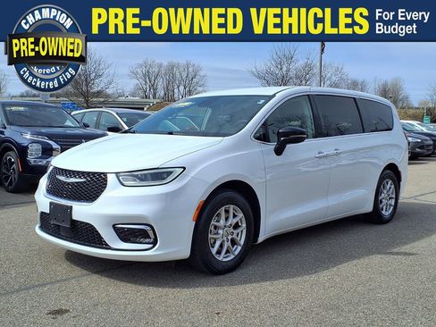 Used 2024 Chrysler Pacifica Touring-L FWD image 1