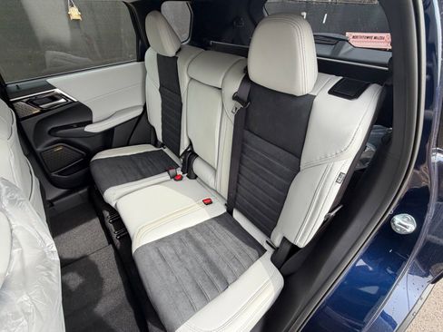 New 2026 Mitsubishi Outlander SE image 19