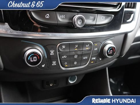 Used 2023 Chevrolet Traverse LT FWD image 38