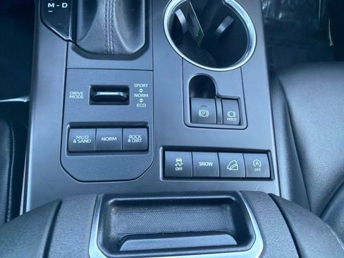 Used 2021 Toyota Highlander XLE AWD/4WD image 30