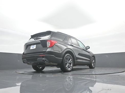 Certified 2023 Ford Explorer XLT w/ Equipment Group 202A image 33