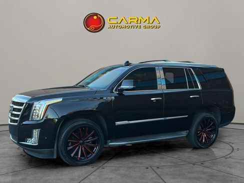 Used 2017 Cadillac Escalade Luxury image 2