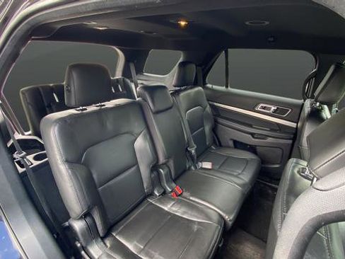 Used 2019 Ford Explorer XLT w/ Equipment Group 202A AWD/4WD image 23