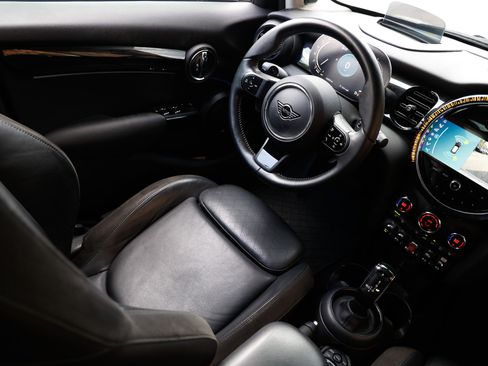 Used 2023 MINI Cooper S image 25