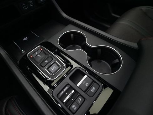 Certified 2025 Honda Pilot Black Edition image 17