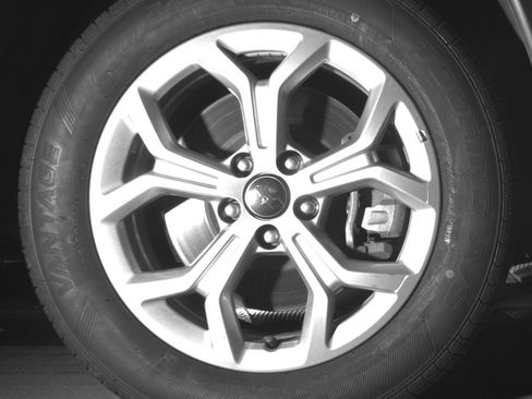 Used 2025 Jeep Compass Latitude image 13