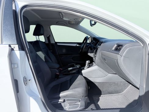 Used 2017 Volkswagen Jetta SE image 47