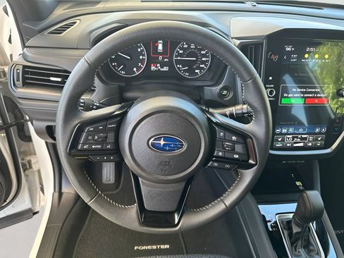 Used 2025 Subaru Forester Premium AWD/4WD image 12