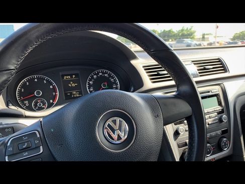 Used 2015 Volkswagen Passat 1.8T Wolfsburg Edition FWD image 9