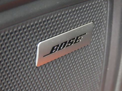 Certified 2025 Porsche Macan AWD/4WD image 39