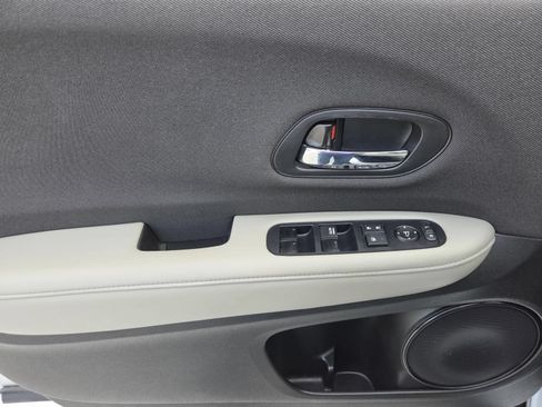 Used 2019 Honda HR-V LX image 13