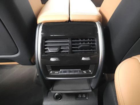 Used 2023 BMW X7 xDrive40i w/ M Sport Package AWD/4WD image 28