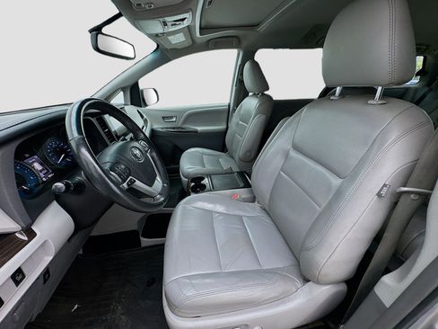 Used 2017 Toyota Sienna XLE image 13