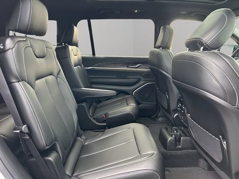 New 2026 Jeep Grand Cherokee L Limited w/ Limited Altitude Package AWD/4WD image 23