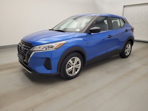 Used 2021 Nissan Kicks S image 2