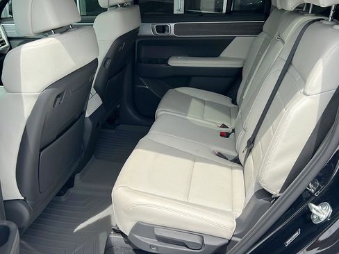 Used 2024 Hyundai Santa Fe Limited FWD image 10