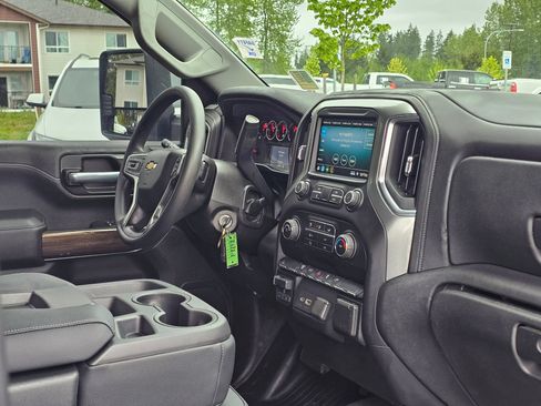 Used 2021 Chevrolet Silverado 3500 LT AWD/4WD image 32