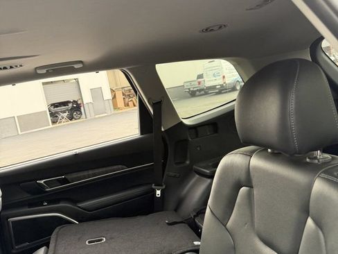 Used 2024 Kia Telluride EX w/ EX Captain's Chair Package AWD/4WD image 31