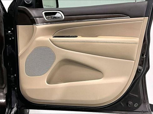 Used 2017 Jeep Grand Cherokee Overland w/ Jeep Active Safety Group image 23