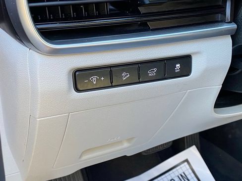 Used 2025 Kia Telluride S FWD image 12