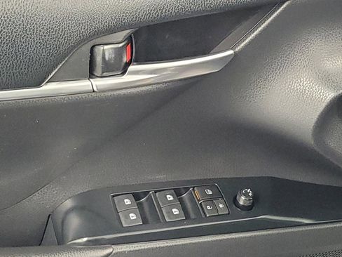 Used 2018 Toyota Camry SE FWD image 27