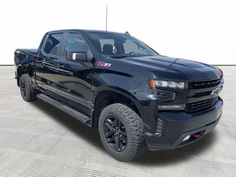 Used 2021 Chevrolet Silverado 1500 LT Trail Boss w/ Convenience Package II AWD/4WD image 2