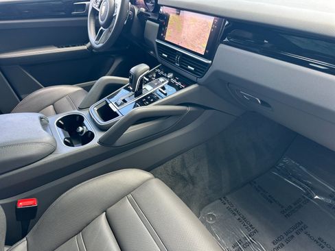 Certified 2022 Porsche Cayenne S AWD/4WD image 24