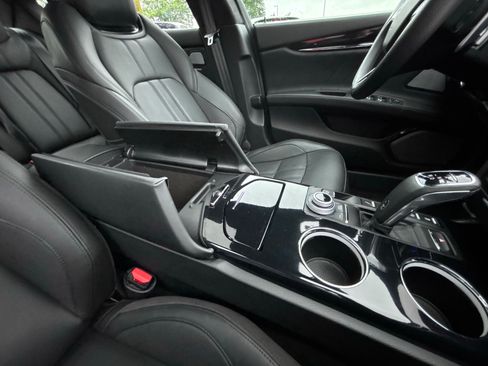 Used 2022 Maserati Quattroporte Modena RWD image 33