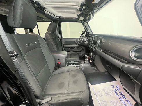 Used 2022 Jeep Wrangler Unlimited Sahara w/ LED Lighting Group image 9