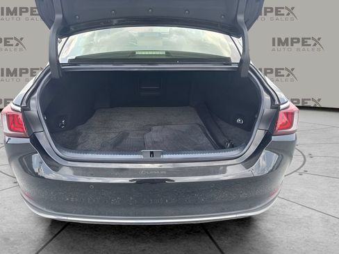 Used 2019 Lexus ES 300h w/ Accessory Package 2 FWD image 18