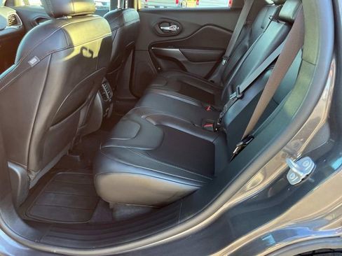 Used 2020 Jeep Cherokee Latitude Plus image 18