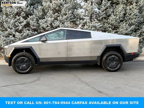 Used 2024 Tesla Cybertruck AWD Crew Cab image 4