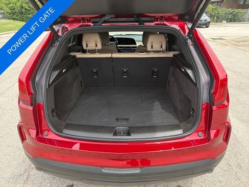 Used 2024 Cadillac XT4 Luxury w/ Cold Weather Package FWD image 21