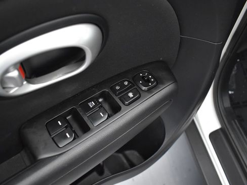 Used 2015 Kia Soul image 10