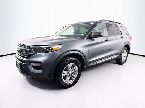 Used 2023 Ford Explorer XLT w/ Equipment Group 202A image 3