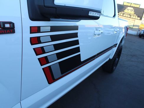Used 2018 Ford F150 Lariat w/ Equipment Group 502A Luxury AWD/4WD image 14