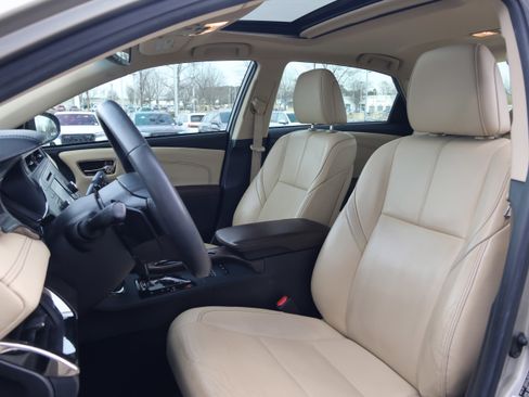 Used 2016 Toyota Avalon Limited image 32