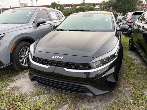 Used 2023 Kia Forte LXS w/ LXS Technology Package FWD image 9