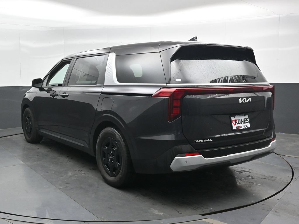 Used 2025 Kia Carnival FWD image 9