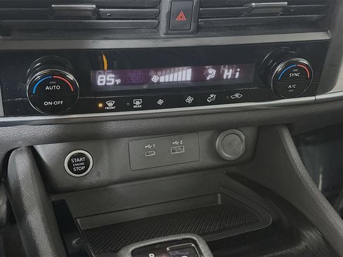 Used 2023 Nissan Rogue SV image 15