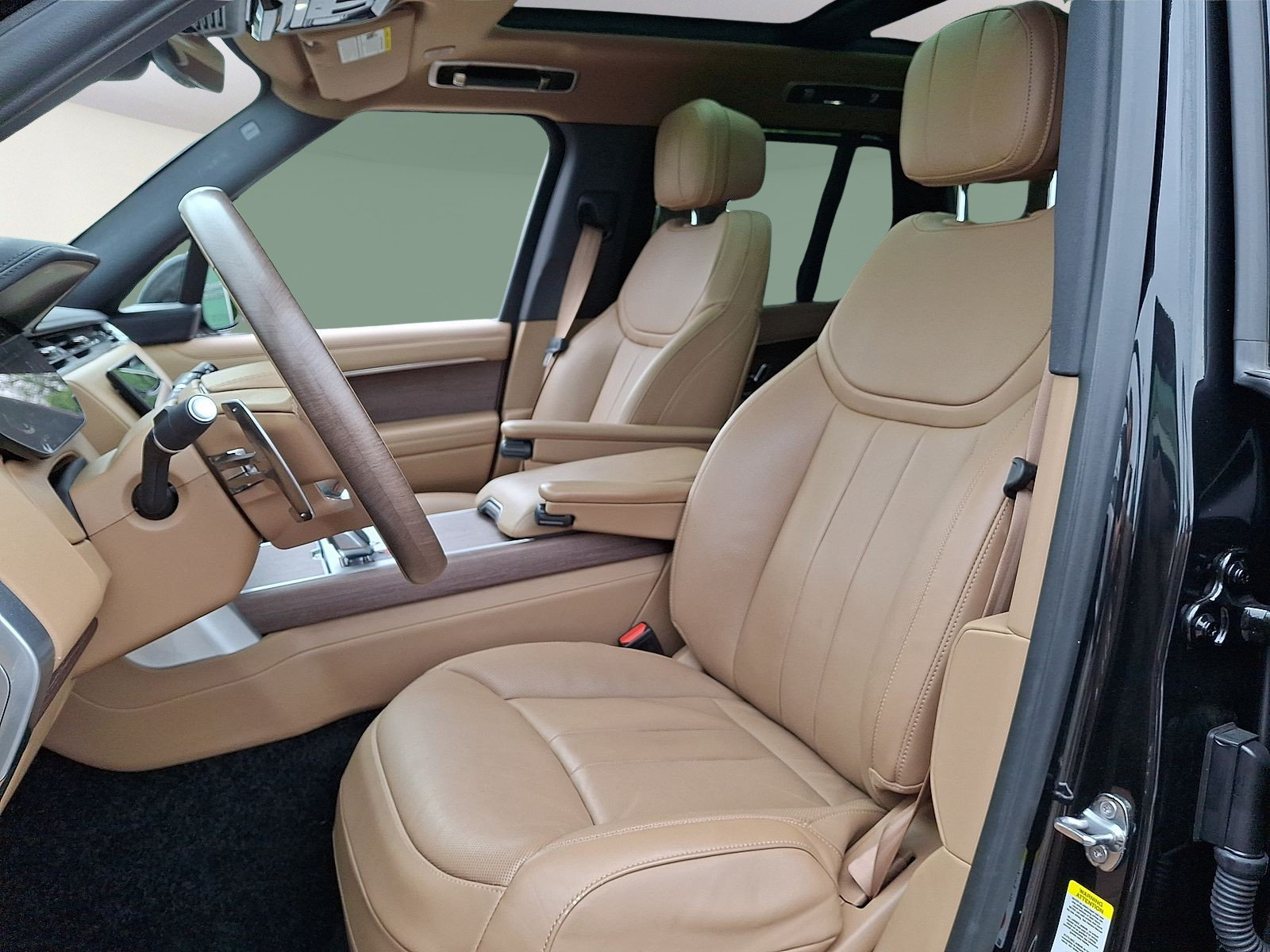 Certified 2026 Land Rover Range Rover SE AWD/4WD image 9