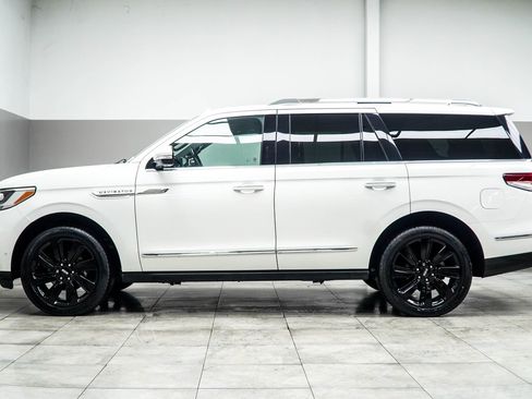 Used 2023 Lincoln Navigator Reserve AWD/4WD image 9