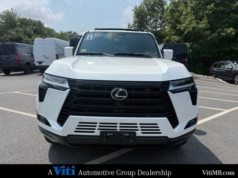 Used 2024 Lexus GX 550 w/ Accessory Package (2T) AWD/4WD image 3