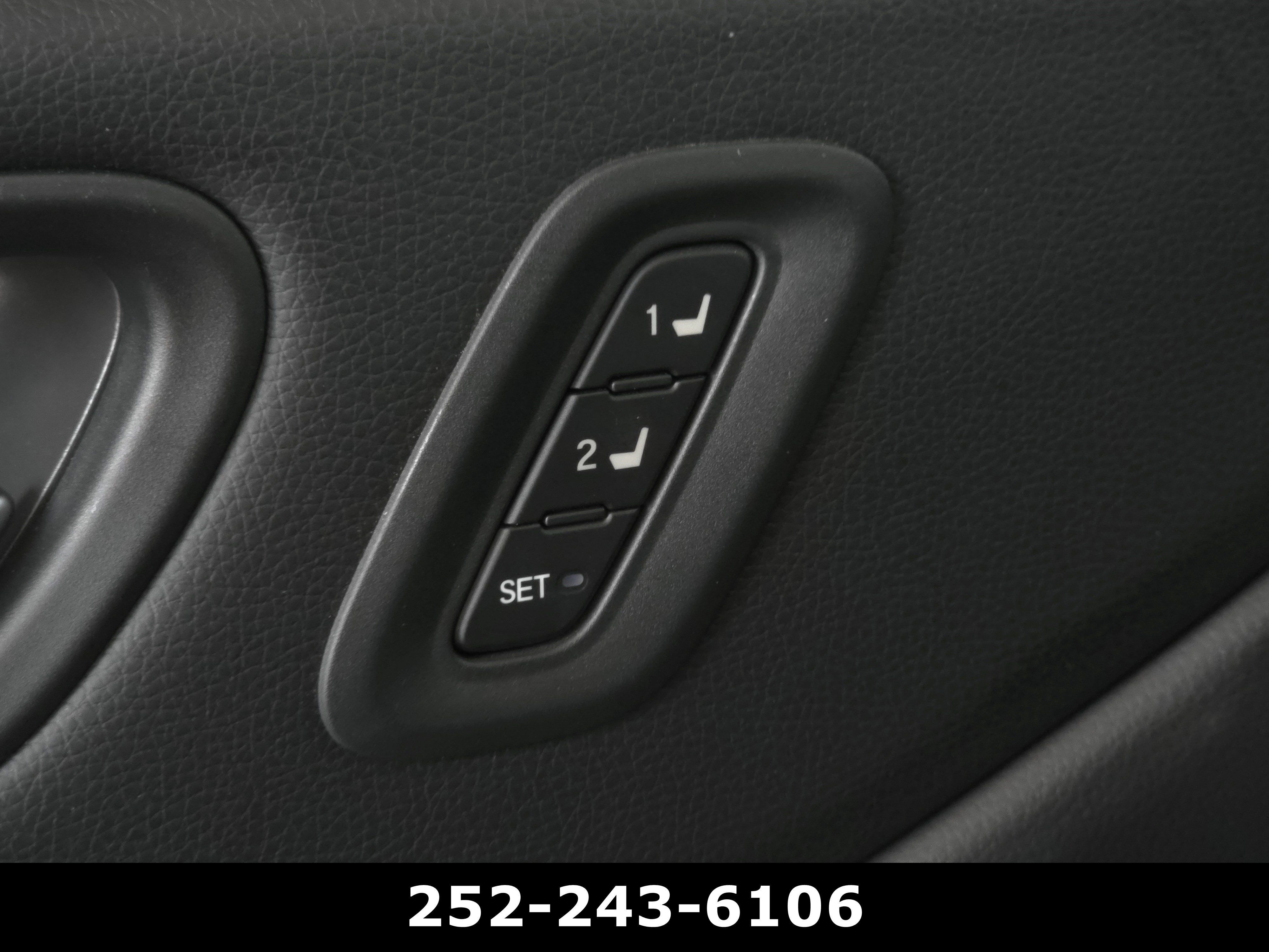 Used 2025 Honda Pilot Touring image 12